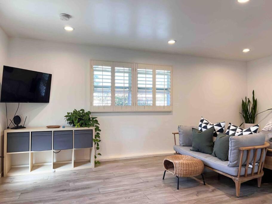 The Cozy Oasis - A Renovated And Modern Studio Near Lax + Sofi + Beaches + Freeway Lawndale Exterior foto
